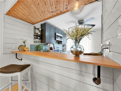 Don't overlook this well-maintained, fully furnished townhome - photo 12