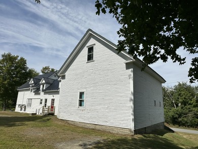 Early 1900's Victorian Home located on 0.36 acre lot in Island - photo 4