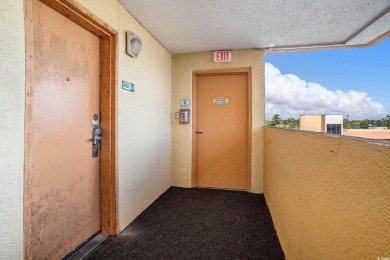 Welcome to this beautiful efficiency condo at The Caravelle