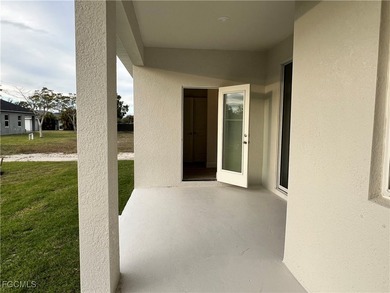 READY NOW!! Four bedrooms plus den, 4* garage extension, coffer - photo 31