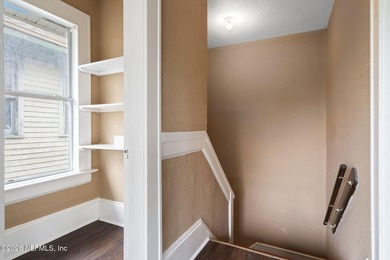 Unlock the potential of this versatile duplex located in a - photo 4