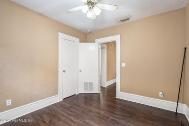 Unlock the potential of this versatile duplex located in a - photo 10
