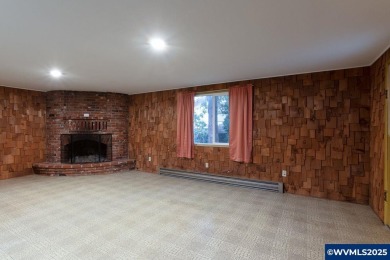 This spacious home nestled in a quiet culdesac, in a highly