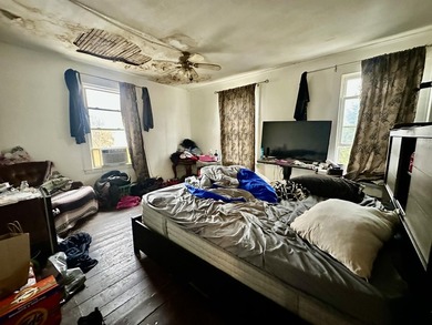 Here is your opportunity to own a versatile property in the - photo 13