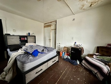 Here is your opportunity to own a versatile property in the - photo 14
