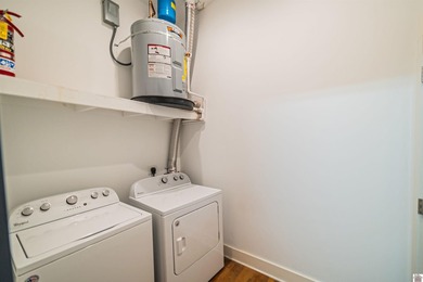 Allows ! Condo unit 3 is a beautifully renovated 2 bedroom, 1.5 - photo 15
