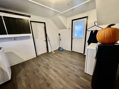 Here is your opportunity to own a versatile property in the - photo 16