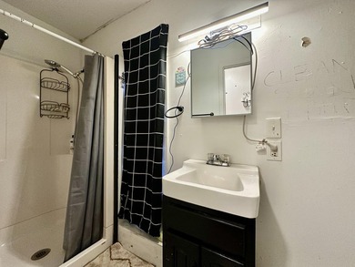 Here is your opportunity to own a versatile property in the - photo 18