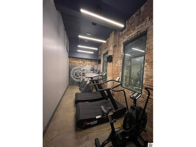 Allows ! Condo unit 3 is a beautifully renovated 2 bedroom, 1.5 - photo 30