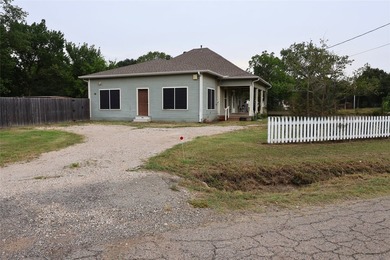 Charming Downtown Alba Home with Historic Character & Modern - photo 36