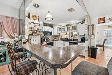 Welcome to your private oasis! This exceptional 4-bedroom - photo 6