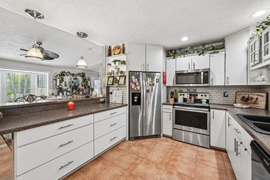 Welcome to your private oasis! This exceptional 4-bedroom - photo 7