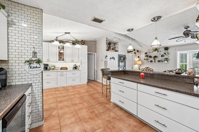 Welcome to your private oasis! This exceptional 4-bedroom - photo 8