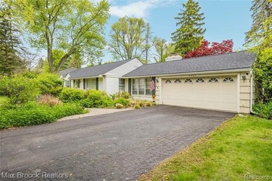 Beautifully updated 3-bedroom, 3 full bath ranch situated on a - photo 3