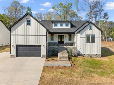 Brand new custom-built 4-bedroom, 2,5 bath home with NO HOA - photo 2