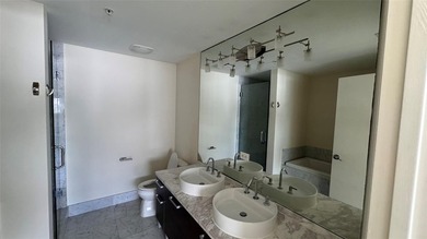 AMAZING 2/2 CORNER UNIT, BEAUTIFUL VIEW TP THE BAY AND CITY - photo 3