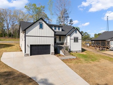 Brand new custom-built 4-bedroom, 2,5 bath home with NO HOA - photo 3