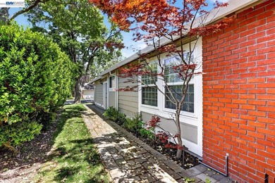Rare opportunity to own a light-filled 2-bedroom, 2-bath home in - photo 45