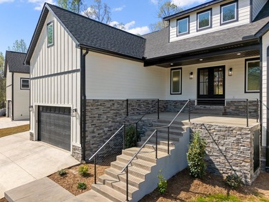 Brand new custom-built 4-bedroom, 2,5 bath home with NO HOA - photo 6