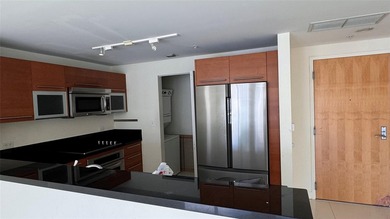 AMAZING 2/2 CORNER UNIT, BEAUTIFUL VIEW TP THE BAY AND CITY - photo 10