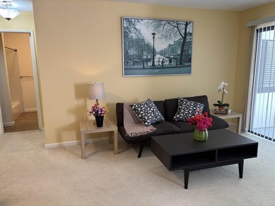 Charming upper-floor condo located in the desirable gated - photo 5