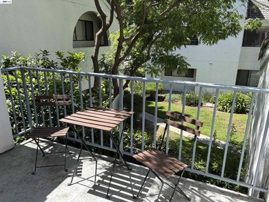 Charming upper-floor condo located in the desirable gated - photo 6