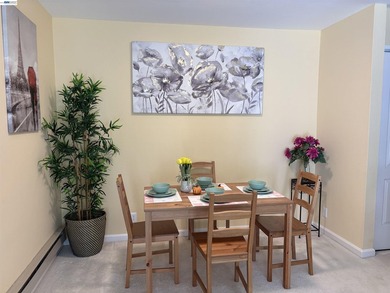 Charming upper-floor condo located in the desirable gated - photo 9
