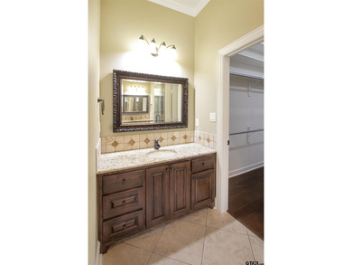 Welcome to this beautiful 3-bedroom, 2-bathroom home with a - photo 22