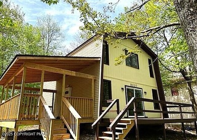 Lake Carobeth Home For Sale in Tobyhanna Pennsylvania