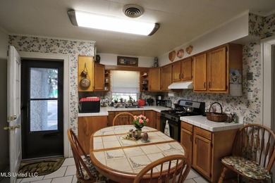 Welcome home to beautiful Biloxi near the Back Bay! Situated on - photo 4