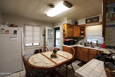 Welcome home to beautiful Biloxi near the Back Bay! Situated on - photo 5