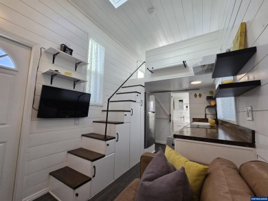 This clean and charming unit features 1 bedroom plus 2 loft