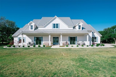 Where luxury meets tranquility, this stunning 2022 custom modern - photo 3