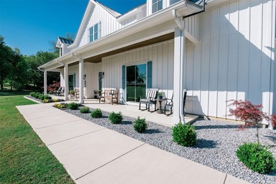 Where luxury meets tranquility, this stunning 2022 custom modern - photo 4