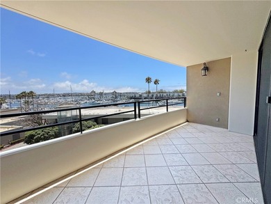 Beautifully upgraded light and bright end unit, with a wonderful - photo 4
