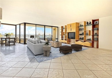 Beautifully upgraded light and bright end unit, with a wonderful - photo 5