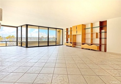 Beautifully upgraded light and bright end unit, with a wonderful - photo 6