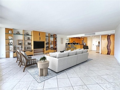 Beautifully upgraded light and bright end unit, with a wonderful - photo 8