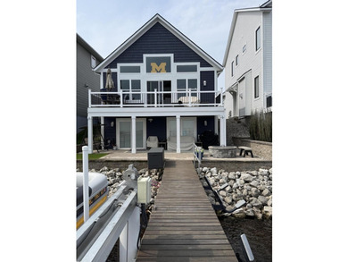 Experience luxury waterfront living in prestigious Terrace Point - photo 1