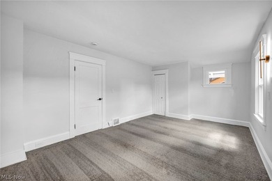 Welcome to this fully updated 3 bedrooms, 2 full bath home in - photo 19