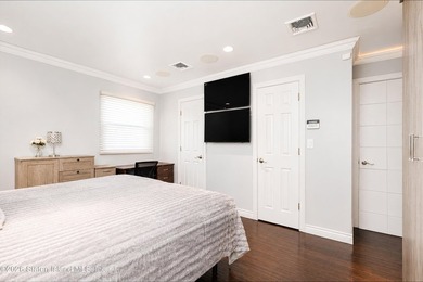 Welcome to 27 Tynan Street, a truly one-of-a-kind custom - photo 23