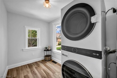 Welcome to this fully updated 3 bedrooms, 2 full bath home in - photo 33