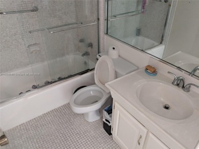 Stunning 1 Bedroom, 1.5 Bath unit located at The Hemispheres