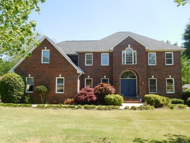 Stately 4-bedroom Georgian-style home in a premier, private - photo 1