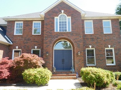 Stately 4-bedroom Georgian-style home in a premier, private - photo 3