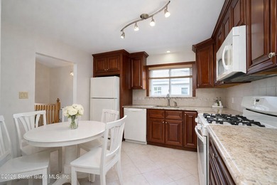 Just move right in! This one family semi-attached home in Great - photo 17