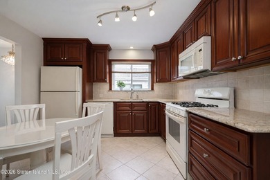 Just move right in! This one family semi-attached home in Great - photo 18