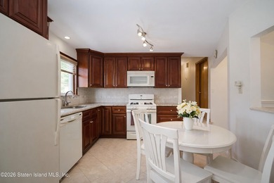 Just move right in! This one family semi-attached home in Great - photo 19