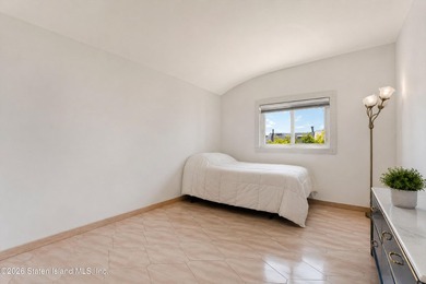 Just move right in! This one family semi-attached home in Great - photo 24