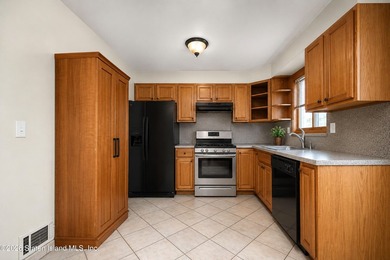 Just move right in! This one family semi-attached home in Great - photo 27